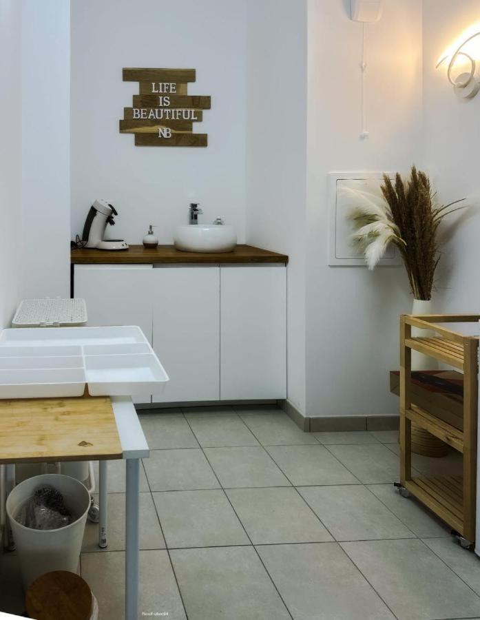 Spacieux Appart Terrasse Metro Hopital 4Pers Wifi Вільжуїф Екстер'єр фото