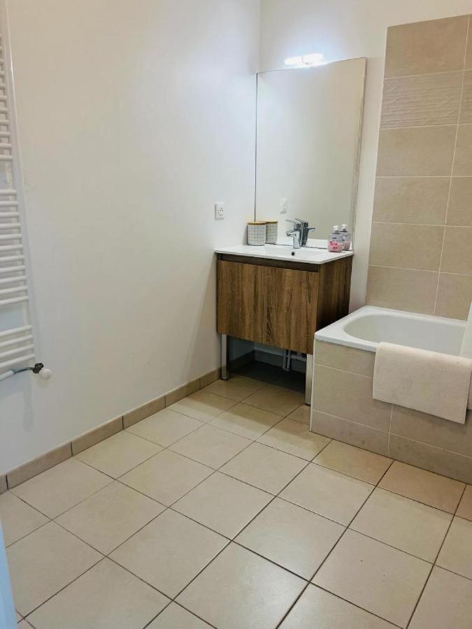 Spacieux Appart Terrasse Metro Hopital 4Pers Wifi Вільжуїф Екстер'єр фото