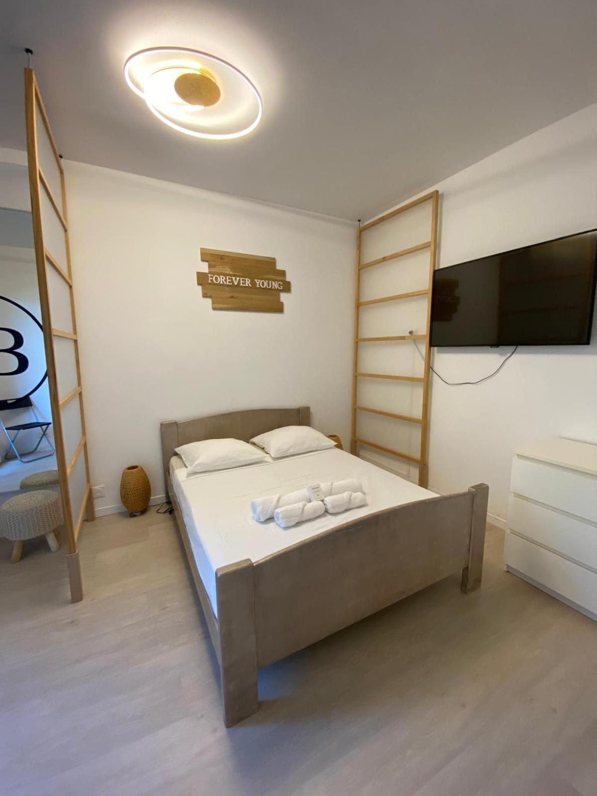 Spacieux Appart Terrasse Metro Hopital 4Pers Wifi Вільжуїф Екстер'єр фото
